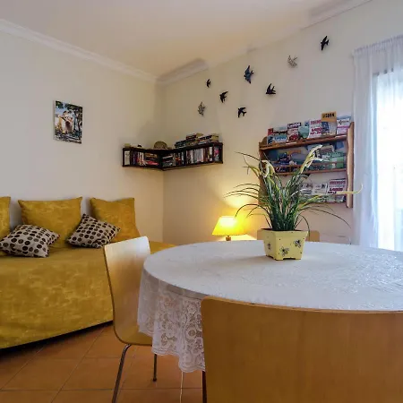 Cozy Lagos Apartment Near Beach *