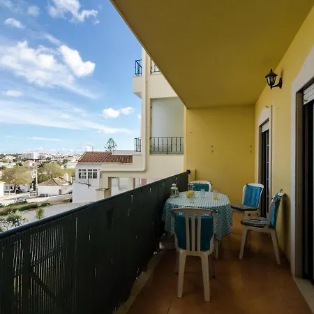 Daire Cozy Lagos Apartment Near Beach *
