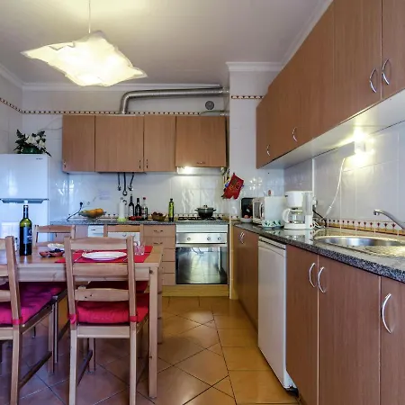 Daire Cozy Lagos Apartment Near Beach *